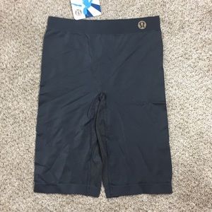 Lululemon Metal Camo Tencil Short SzS NWT